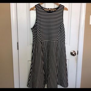 Adorable banana republic fit and flare dress